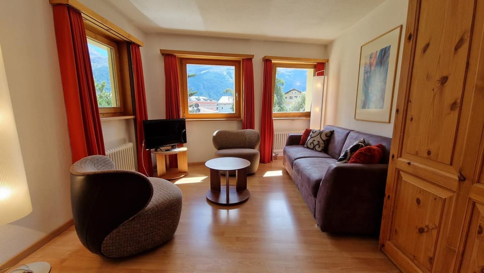 Chesa Bellaval, Haus la Vuolp 2 1 2-Zimmerwohnung Apartment in Saint Moritz