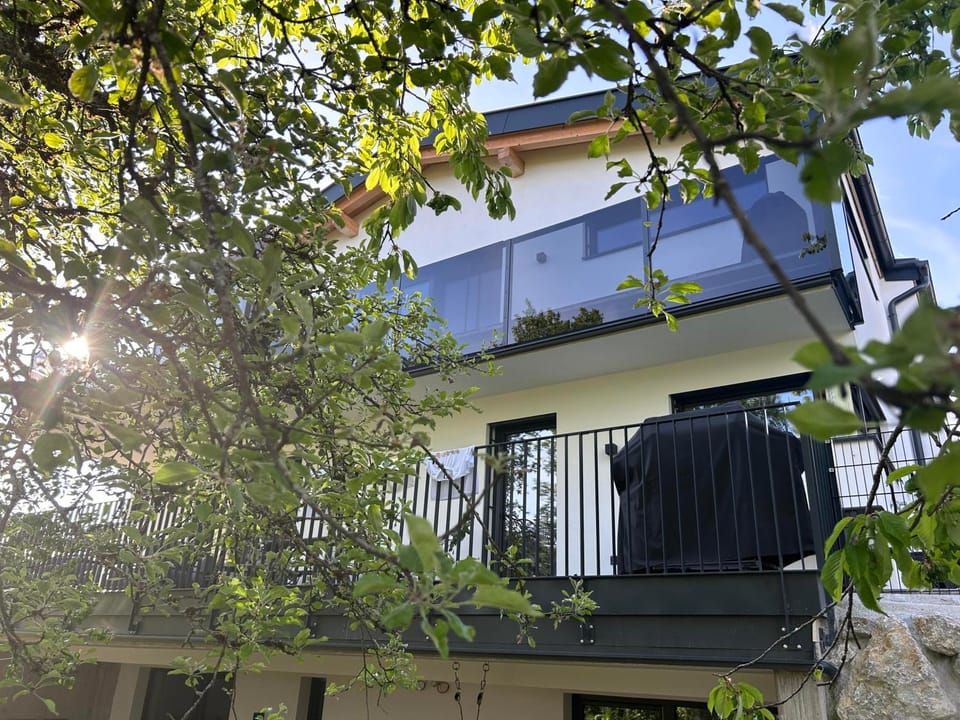 Property building, Day, Garden, Balcony/Terrace, Garden view