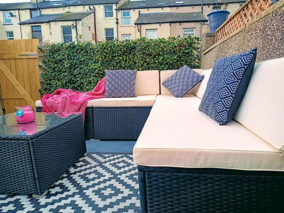 Patio, Balcony/Terrace, Seating area