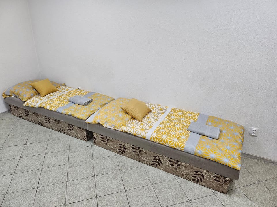 Photo of the whole room, Bedroom, towels