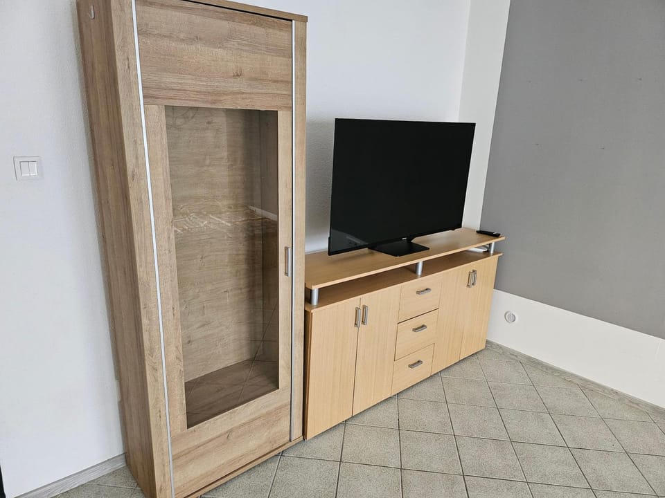 TV and multimedia, wardrobe