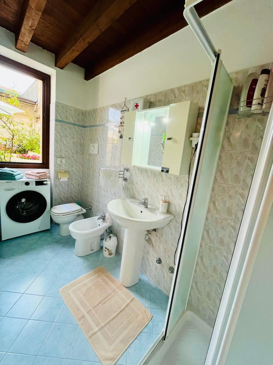 Shower, Toilet, Bathroom, bidet, towels, washing machine