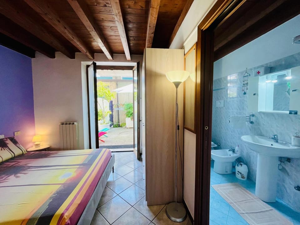 Shower, Toilet, Bed, Bathroom, Photo of the whole room, Bedroom