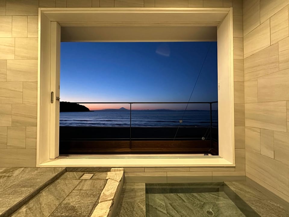 Natural landscape, Bathroom, Photo of the whole room, Sea view, Sunset