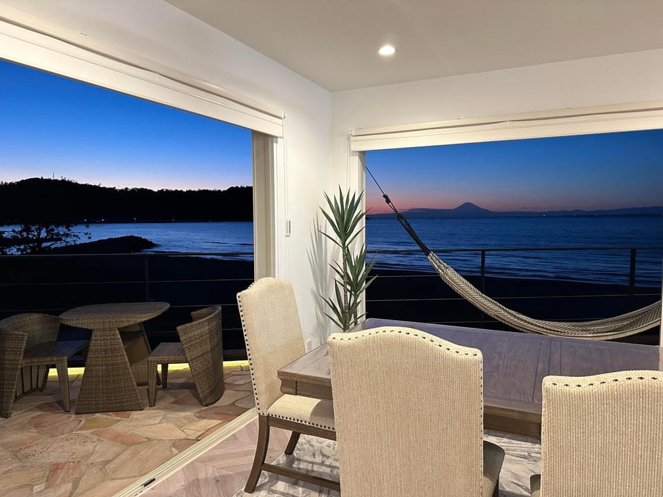 Natural landscape, View (from property/room), Living room, Photo of the whole room, Dining area, Sea view