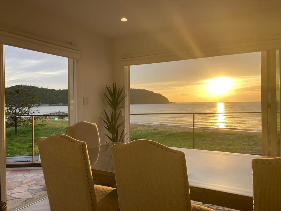 Natural landscape, Living room, Photo of the whole room, Sea view