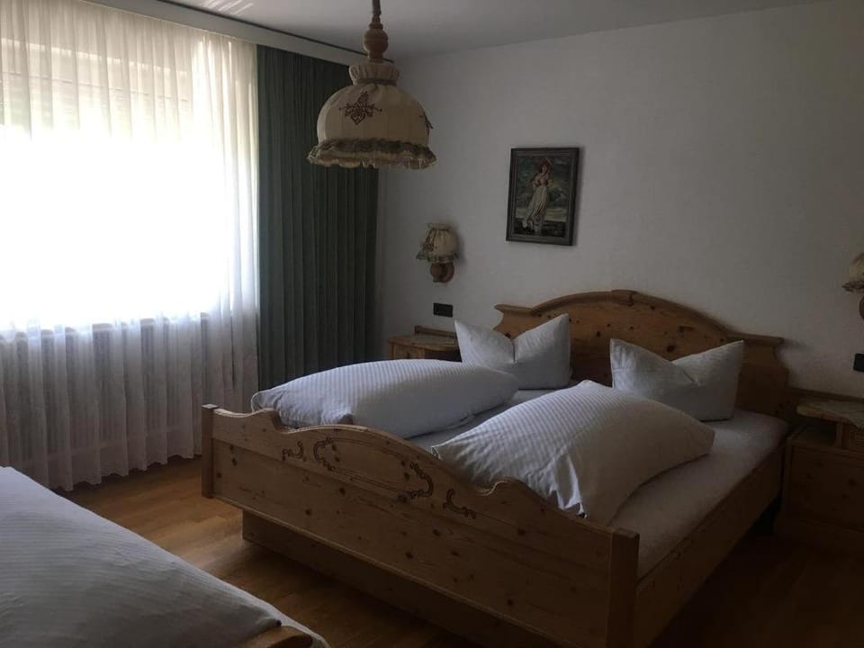 Haus Gerlinde Schernthaner Bed and Breakfast in Tyrol