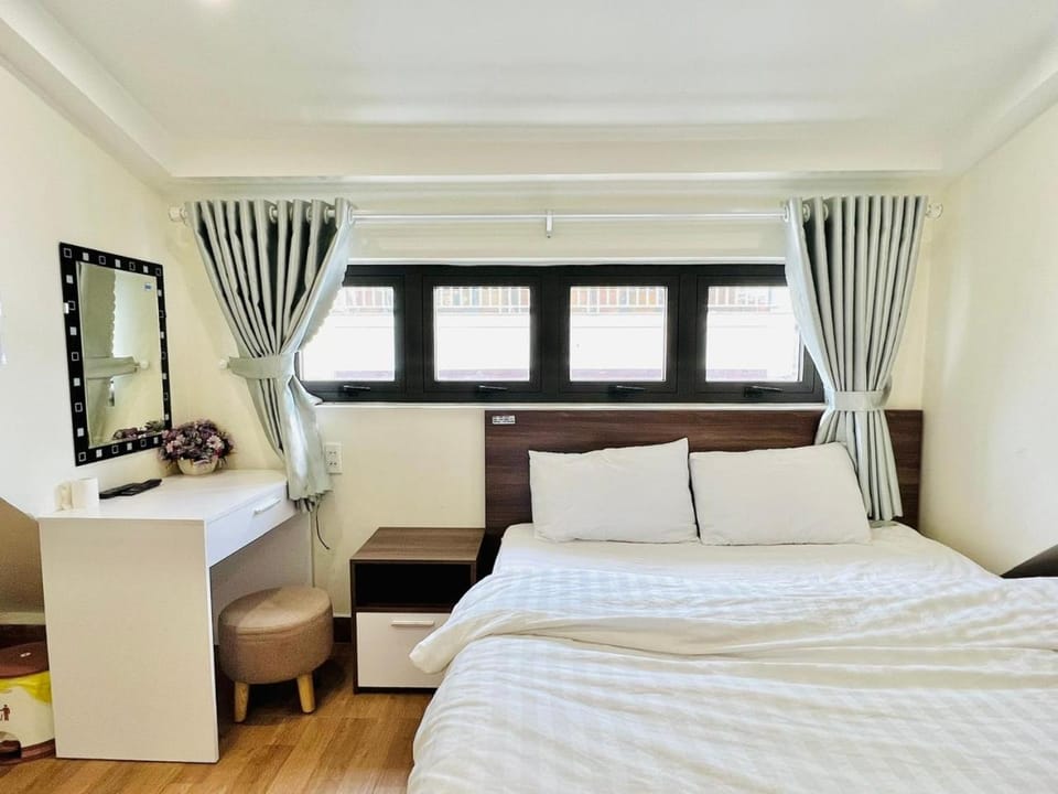 Bed, Photo of the whole room, Bedroom, hair dresser