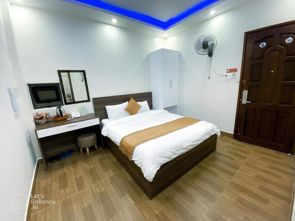 Bed, Photo of the whole room, Bedroom, hair dresser, wardrobe