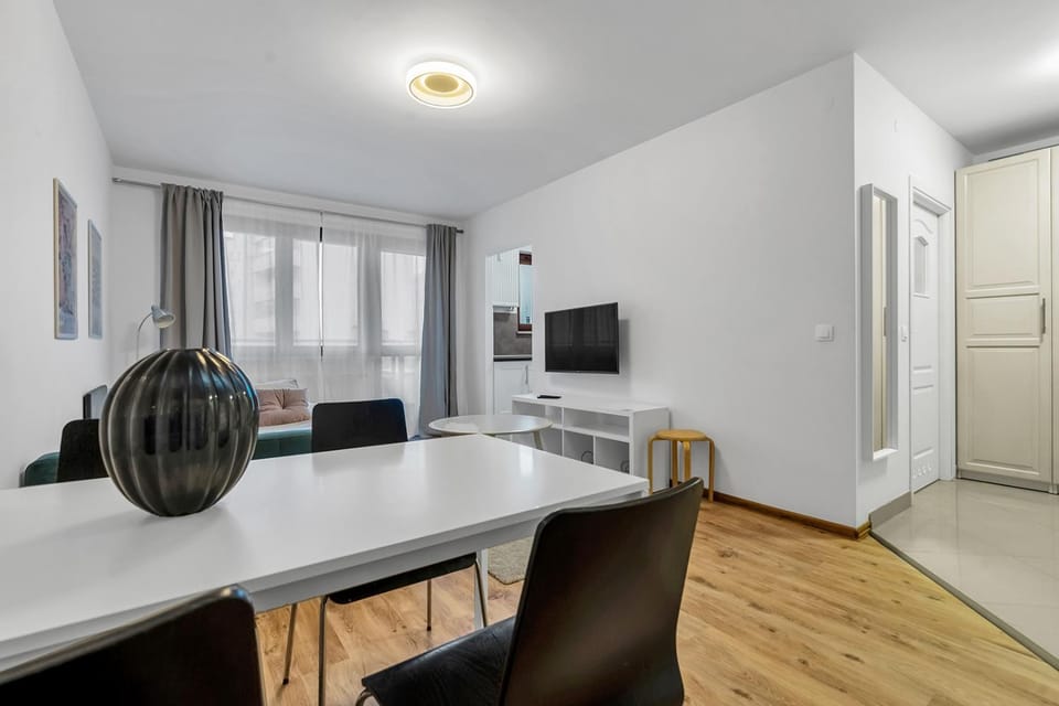 Communal lounge/ TV room, TV and multimedia, Living room, Seating area, Dining area, Evening entertainment, hair dresser