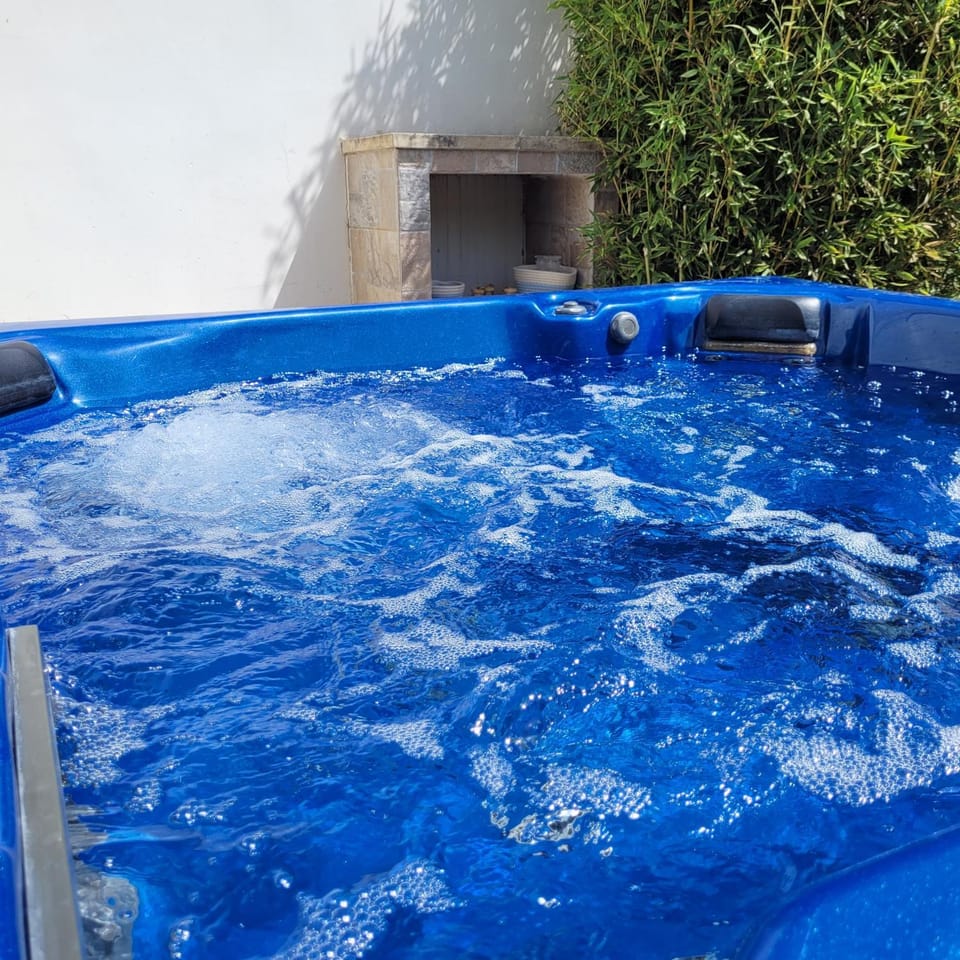 Hot Tub, Spa and wellness centre/facilities
