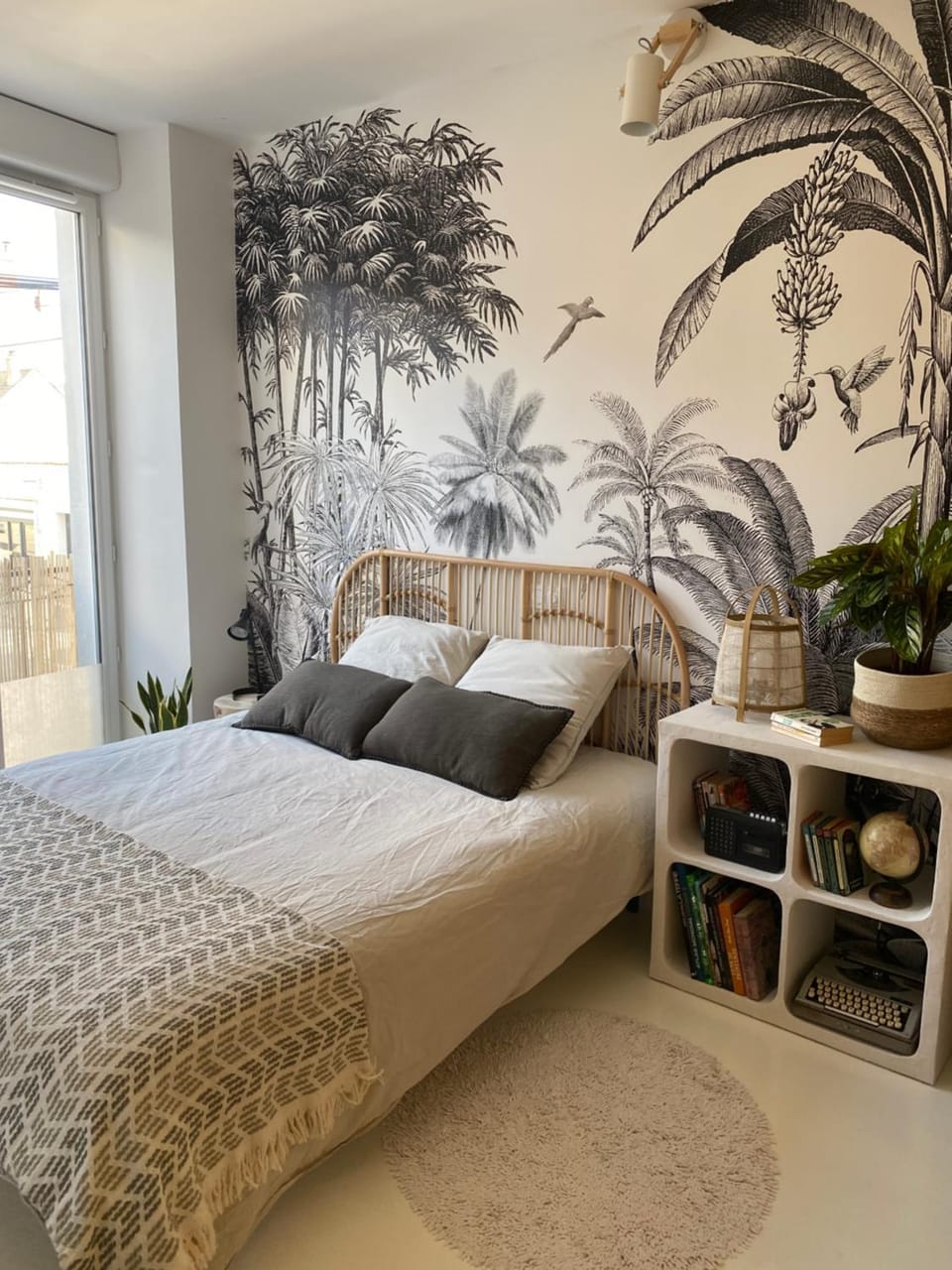 Bed, Photo of the whole room, Bedroom