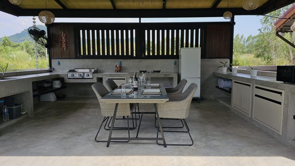 Restaurant/places to eat, Kitchen or kitchenette, Breakfast