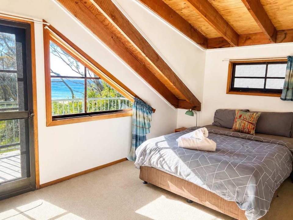 Ocean's Edge at Bawley Beach House in Bawley Point