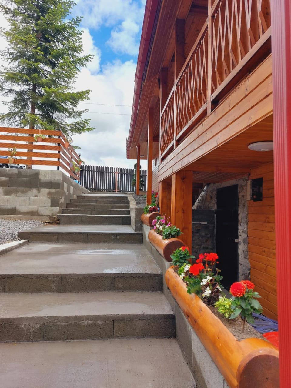 Cabana Stînă - Duplex Montan House in Romania