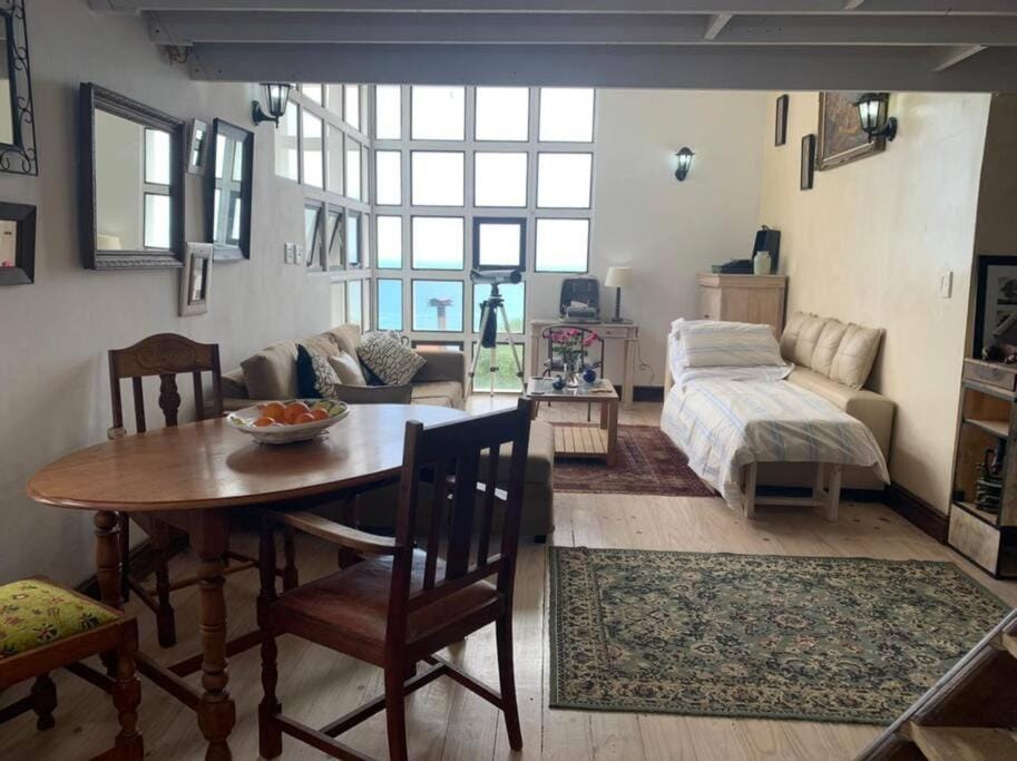 Eagles Eyrie I- Camps Bay Apartment in Cape Town