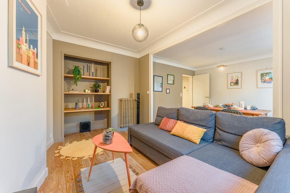 Library, Living room