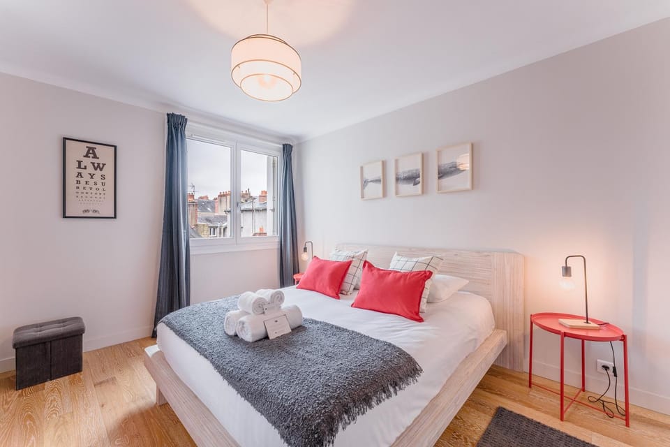Bed, Photo of the whole room