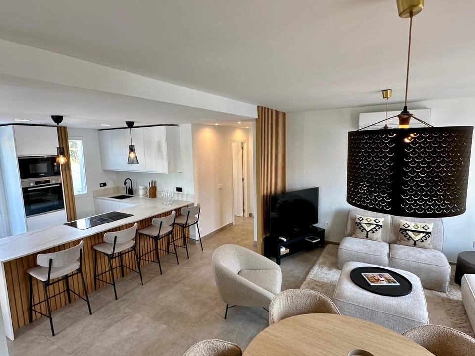TV and multimedia, Kitchen or kitchenette, Living room, Seating area, Dining area, minibar, pet friendly
