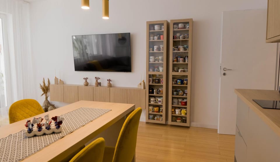 TV and multimedia, Kitchen or kitchenette, Dining area