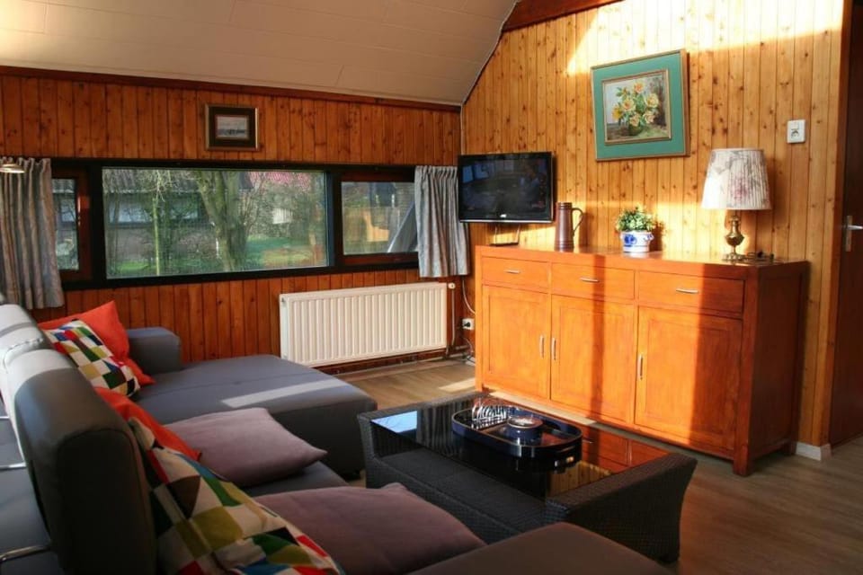 TV and multimedia, Seating area