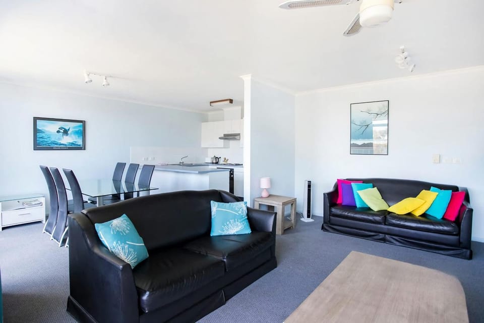 Perfectly Positioned Across From Mollymook Beach Apartment in Mollymook