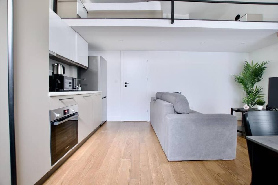 Kitchen or kitchenette, Living room, minibar, pet friendly