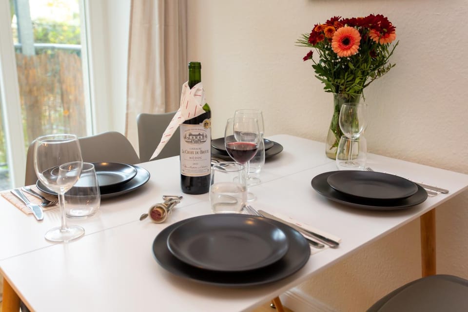 Food and drinks, Dining area, Food