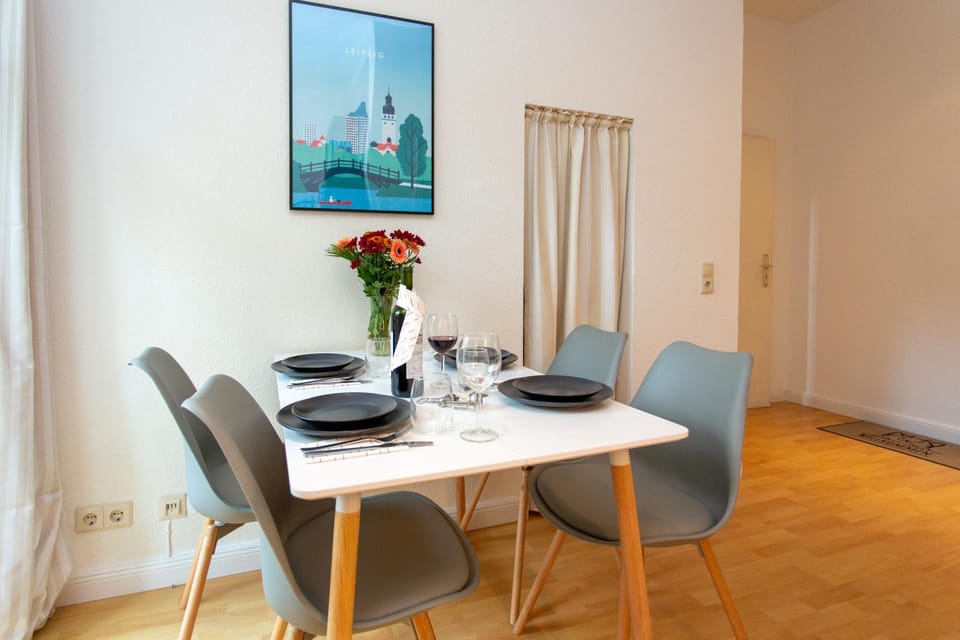 Seating area, Dining area