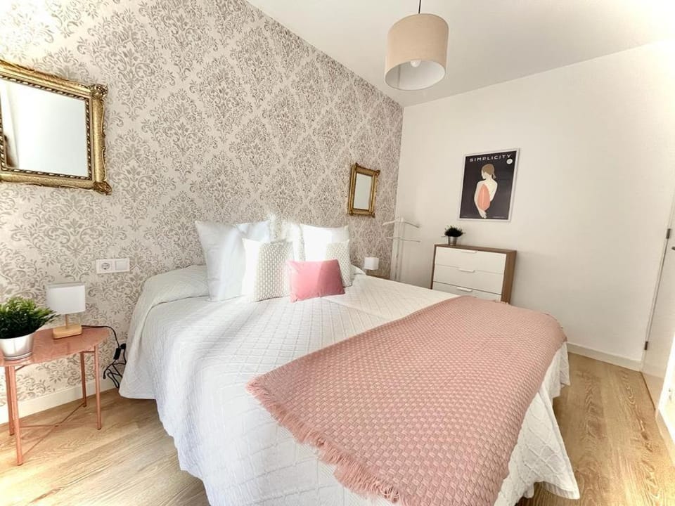 Staff, Bed, Street view