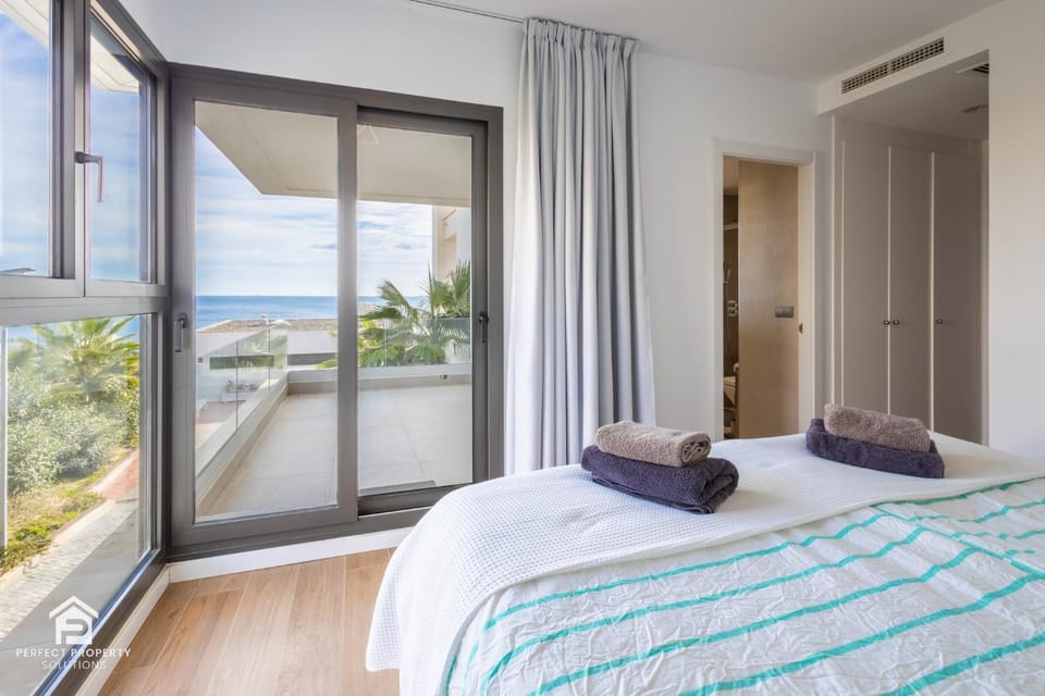 Bed, Balcony/Terrace, Bedroom, Sea view, towels