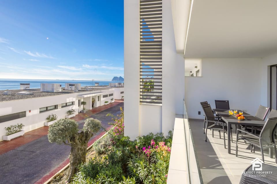 Property building, Natural landscape, Balcony/Terrace, Sea view