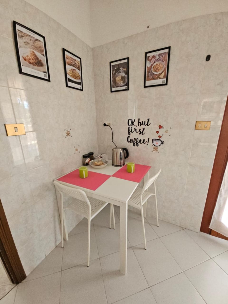 Kitchen or kitchenette, Breakfast, kitchen