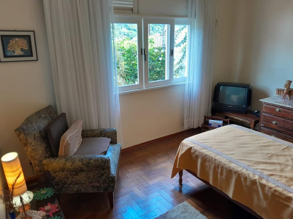 Casa com jardim e linda vista em Friburgo House in Nova Friburgo