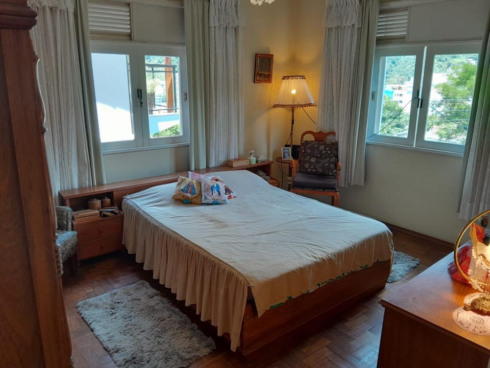 Casa com jardim e linda vista em Friburgo House in Nova Friburgo