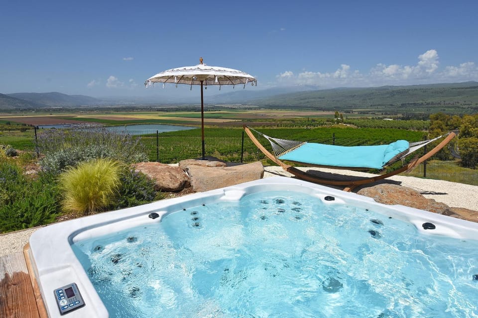 Day, Natural landscape, Hot Tub, Mountain view, sunbed