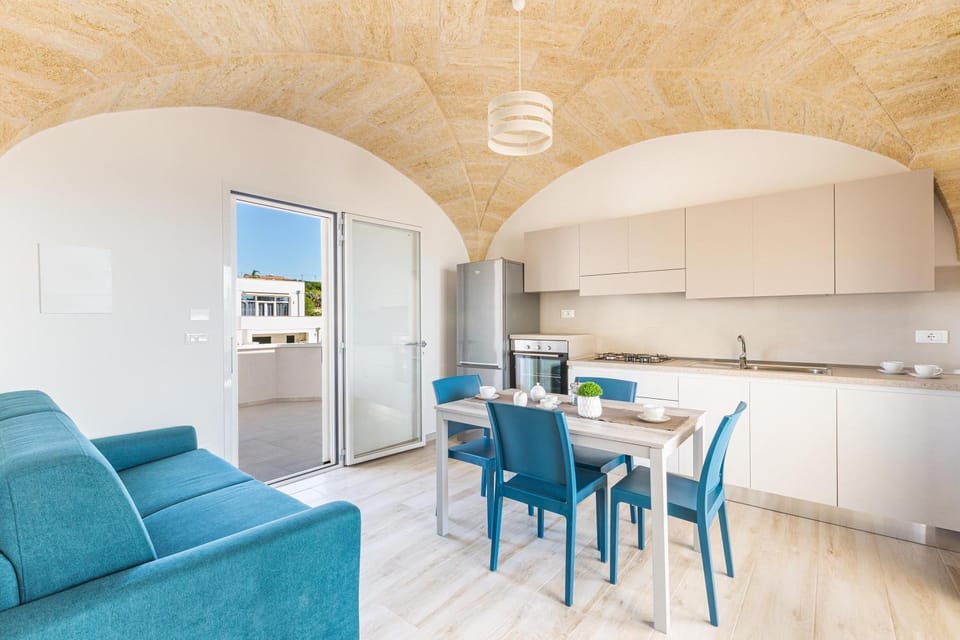 Kitchen or kitchenette, Living room, Seating area, Dining area, pet friendly, stove