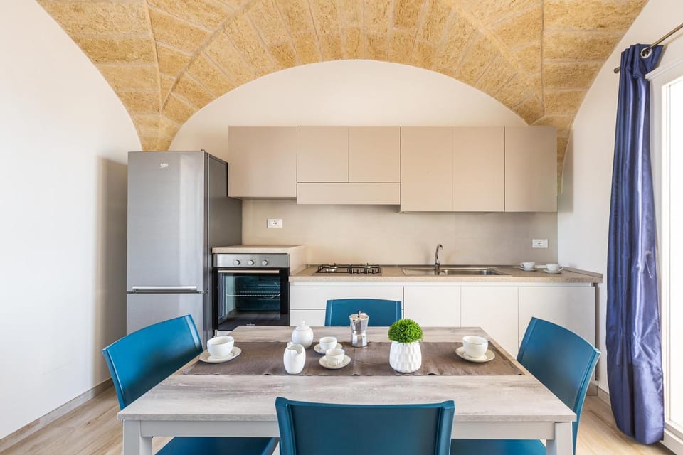 Kitchen or kitchenette, Living room, Seating area, Dining area, pet friendly, stove