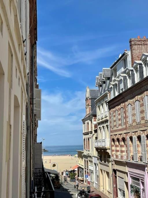 Appartement à côté de la plage avec balcon filant Apartment in Deauville