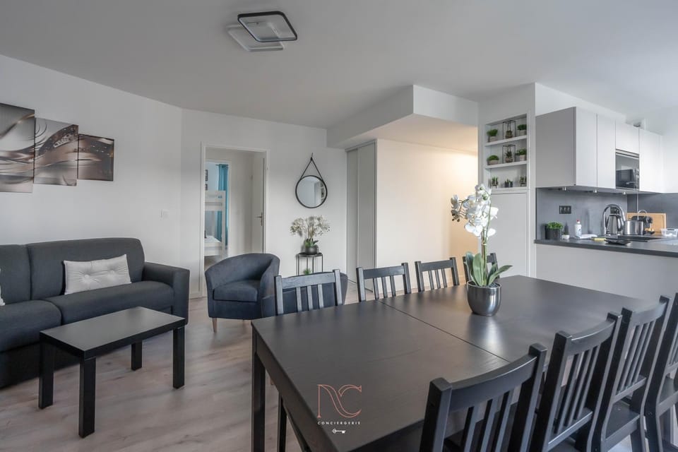 Living room, Dining area