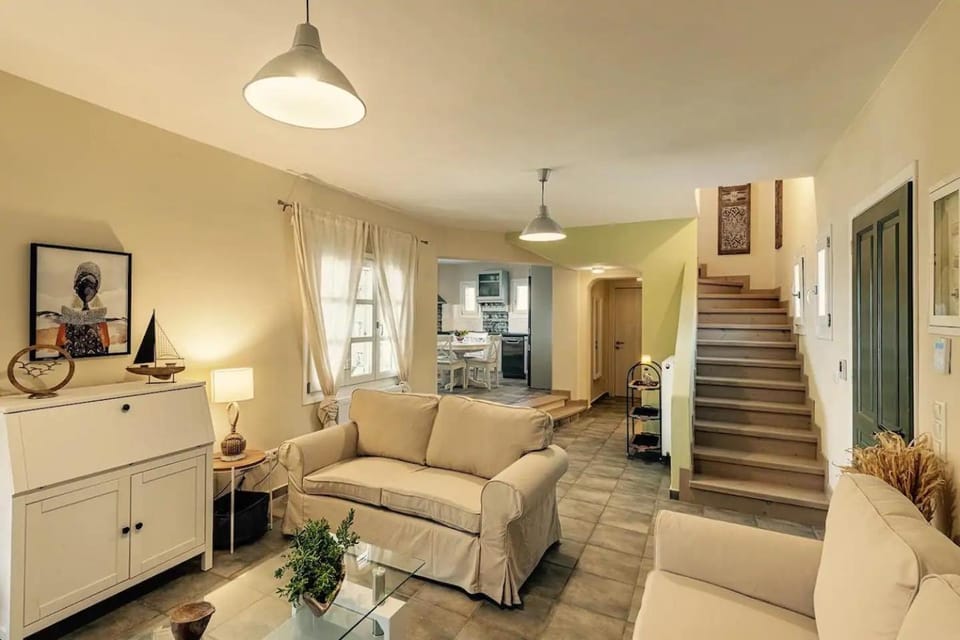 Communal lounge/ TV room, Living room, Seating area