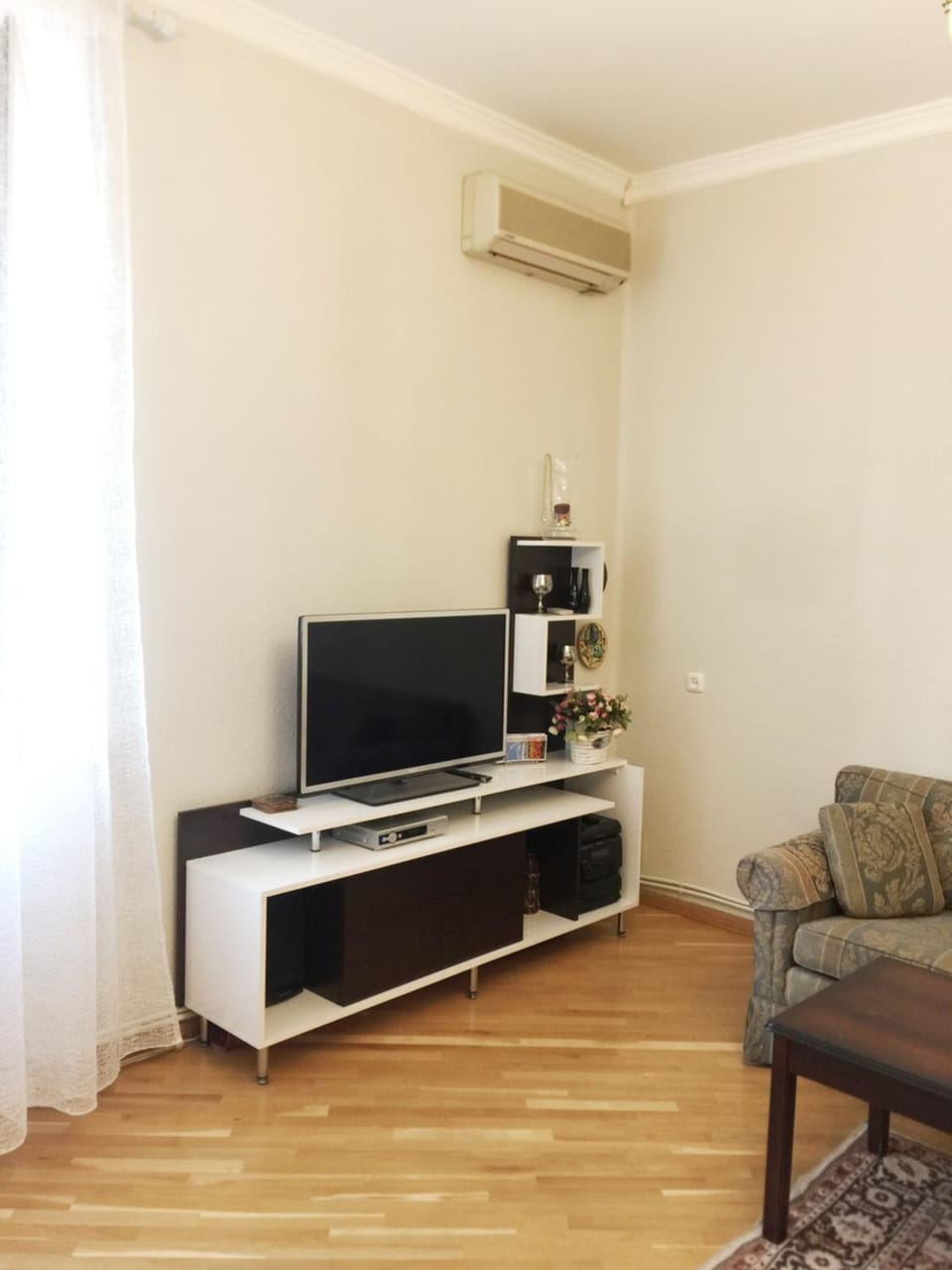 Communal lounge/ TV room, TV and multimedia, Seating area