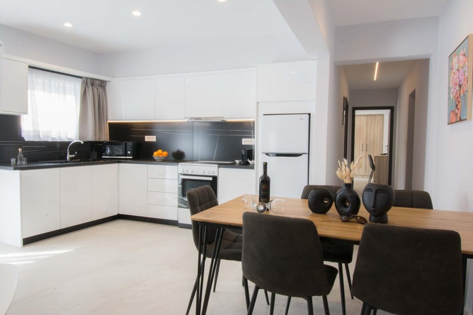 Dining area, kitchen
