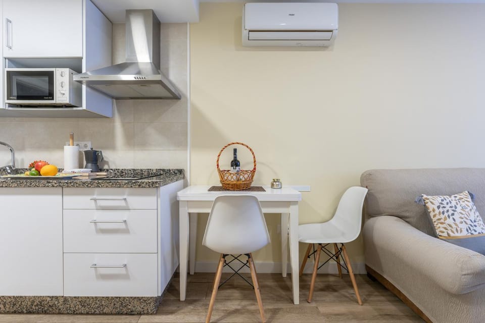 Kitchen or kitchenette, Dining area, microwave, stove, air conditioner