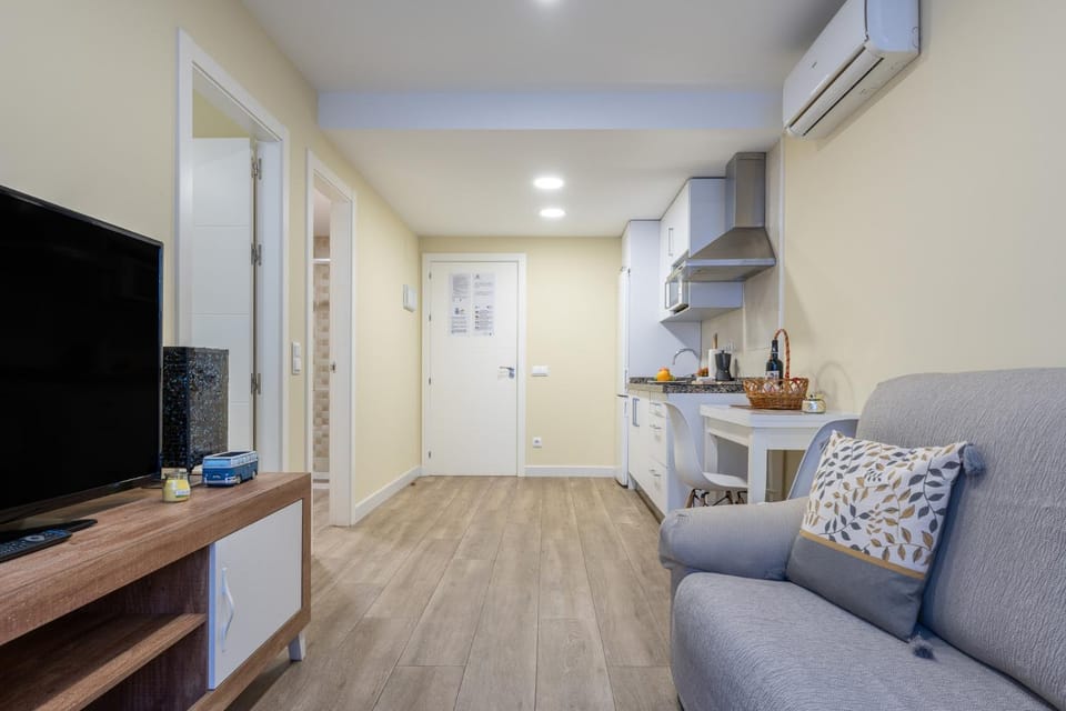 TV and multimedia, Living room, Dining area, air conditioner