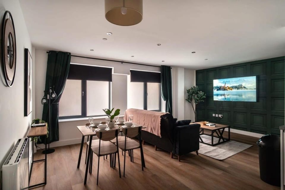 StayZeni, Alexandra Rise Manchester Neat 1BR Flat Apartment in Stretford