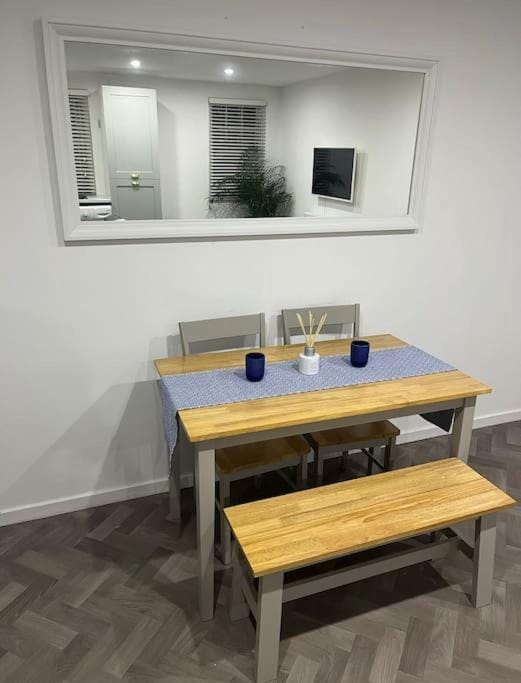 4 Mellors Court Apartment in Warwick