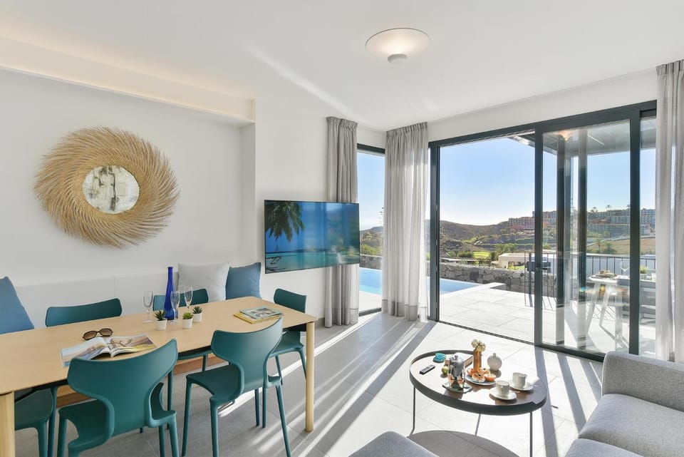 TV and multimedia, Balcony/Terrace, Living room, Dining area
