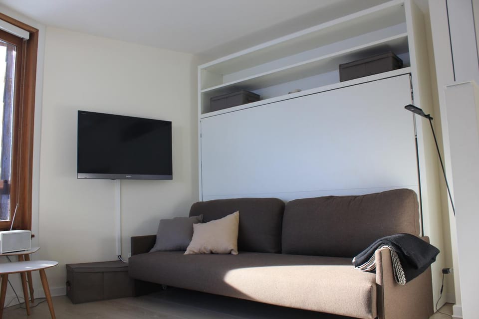 Day, Living room, Living room