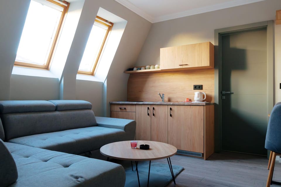 Kitchen or kitchenette, Living room, Seating area, Dining area
